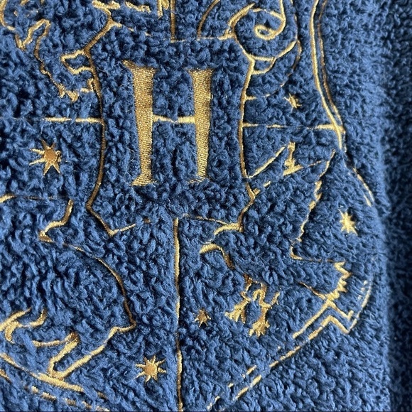 Harry Potter Small Sherpa Hogwarts Crest Pullover Sweatshirt Teddy Faux Fur - Picture 4 of 8
